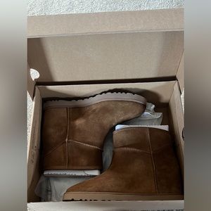 UGG CLASSIC FEMME MINI BOOTS. New. Size 9